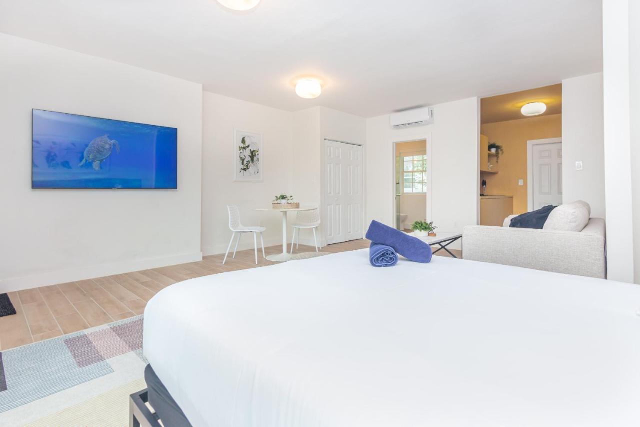 Large Stylish Studio Apartment In El Portal #3 Miami Exterior photo