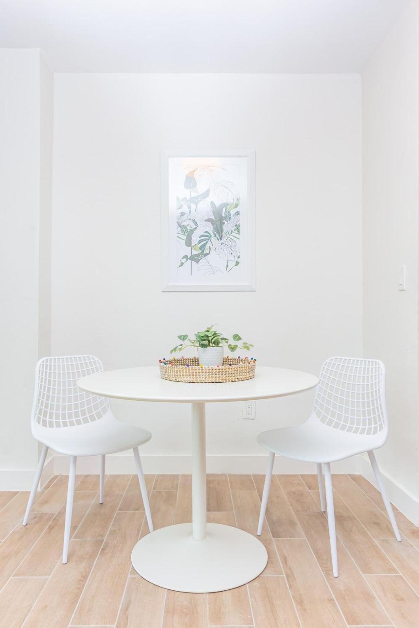 Large Stylish Studio Apartment In El Portal #3 Miami Exterior photo