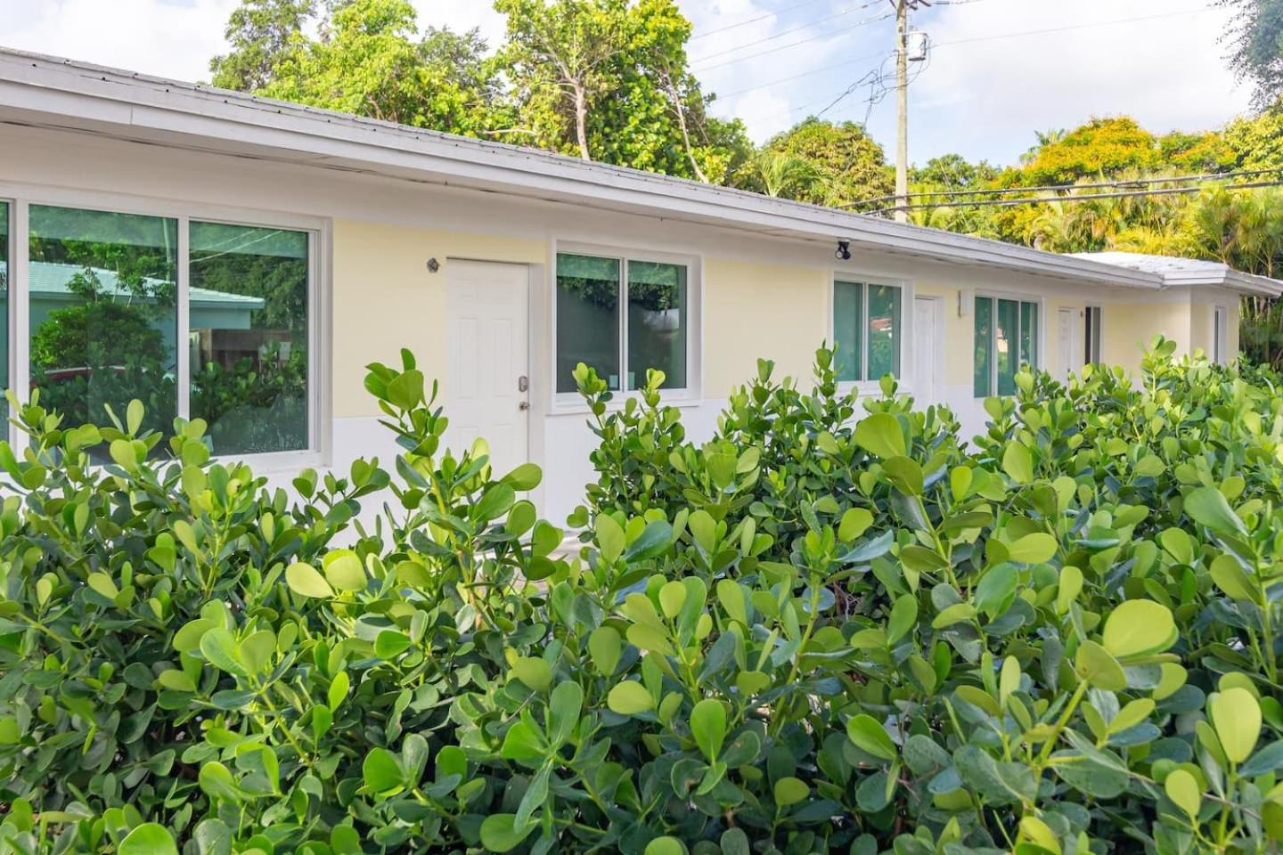 Large Stylish Studio Apartment In El Portal #3 Miami Exterior photo